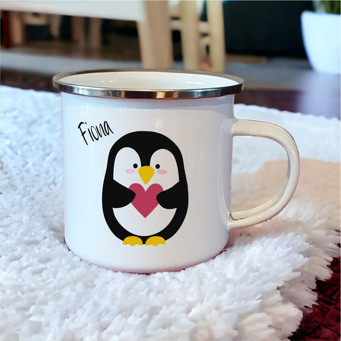 Emaille Tasse Pinguin "Die Welt ist schön, weil du drauf bist!" mit Wunschnamen