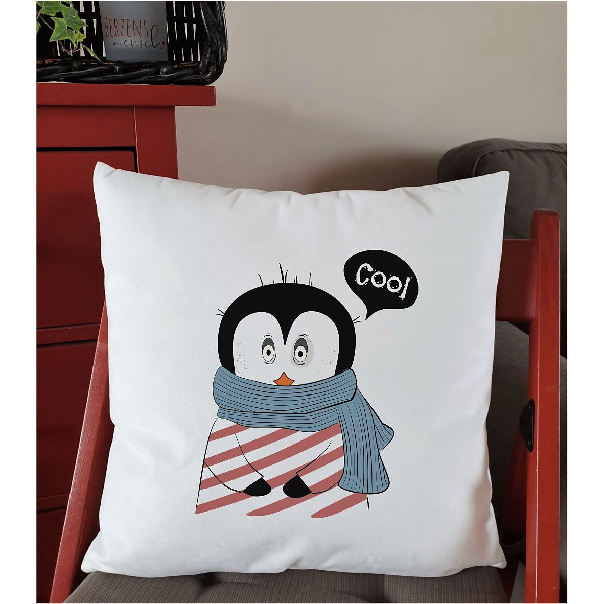 Flauschiges Kissen "Cooly Pinguin"